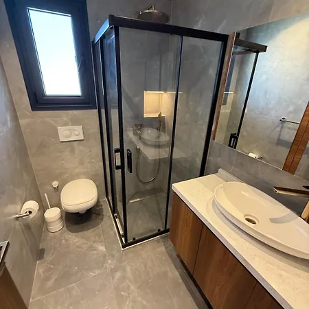Vip Lueks Odalar Banyo Ve Klimali Vilă