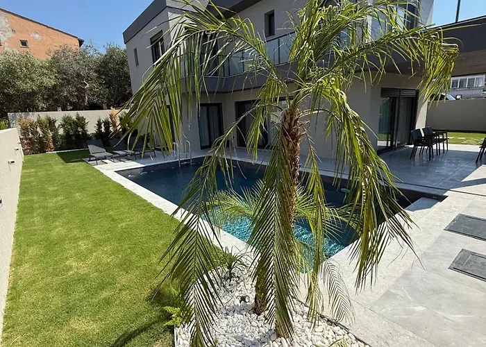 Вилла Vip Lueks Odalar Banyo Ve Klimali Кешме